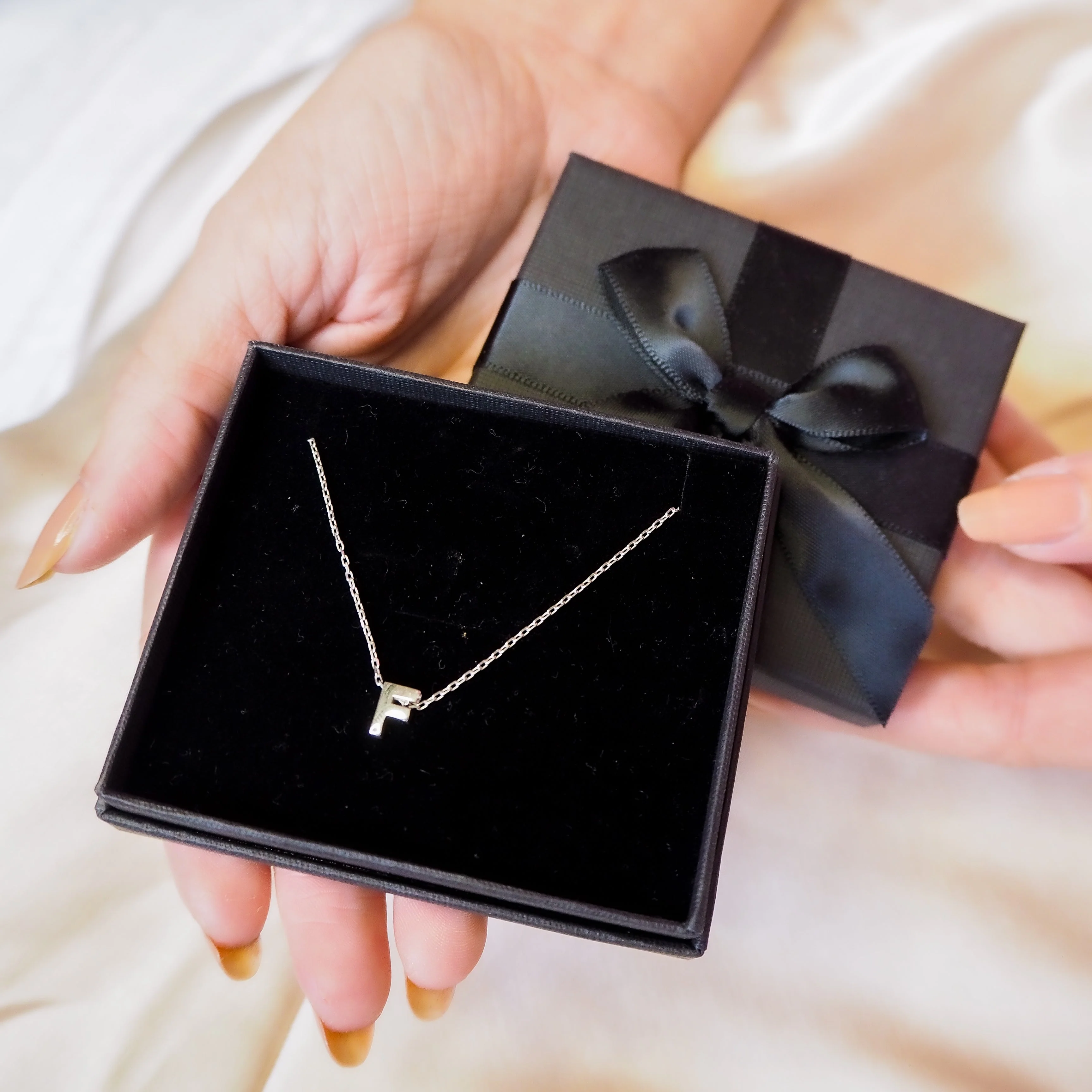 Initial Letter necklace - Image 4